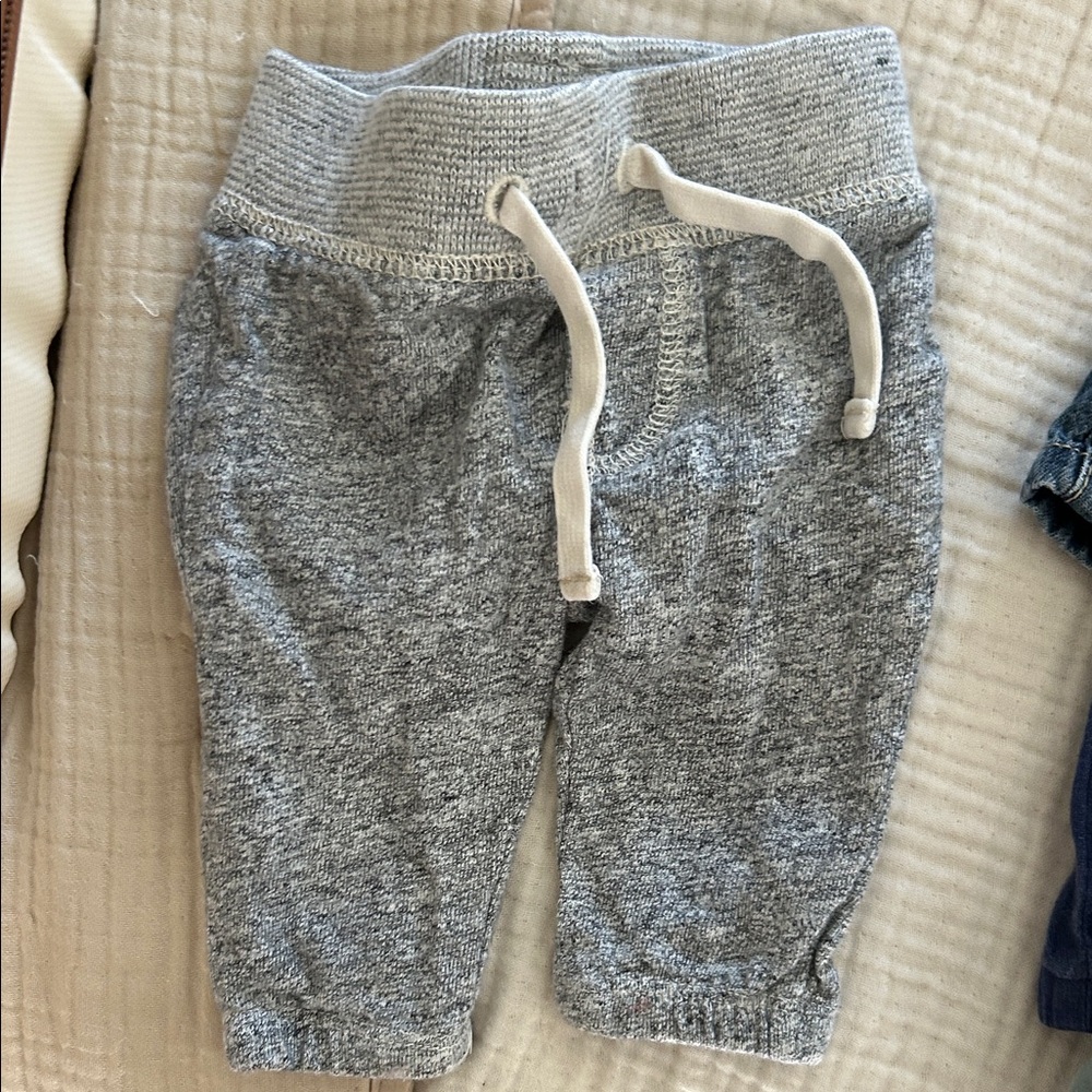 GAP Heather Gray Knit Jogger Pants with Cream Drawstring